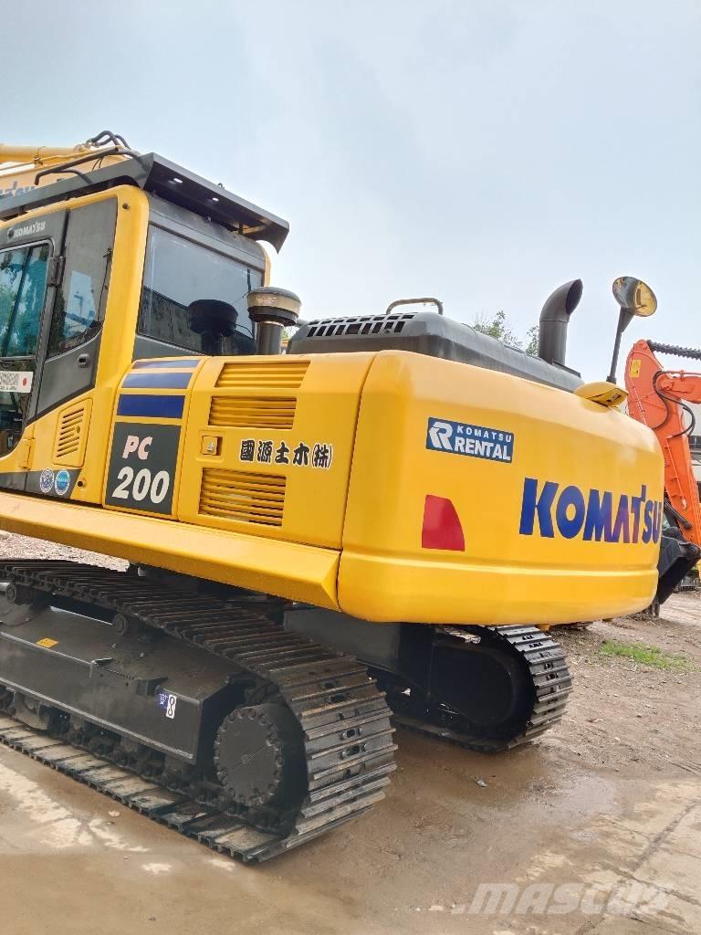 Komatsu PC200-8 Pásová rýpadla