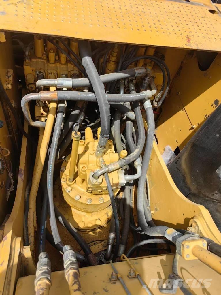 CAT 323 D Pásová rýpadla