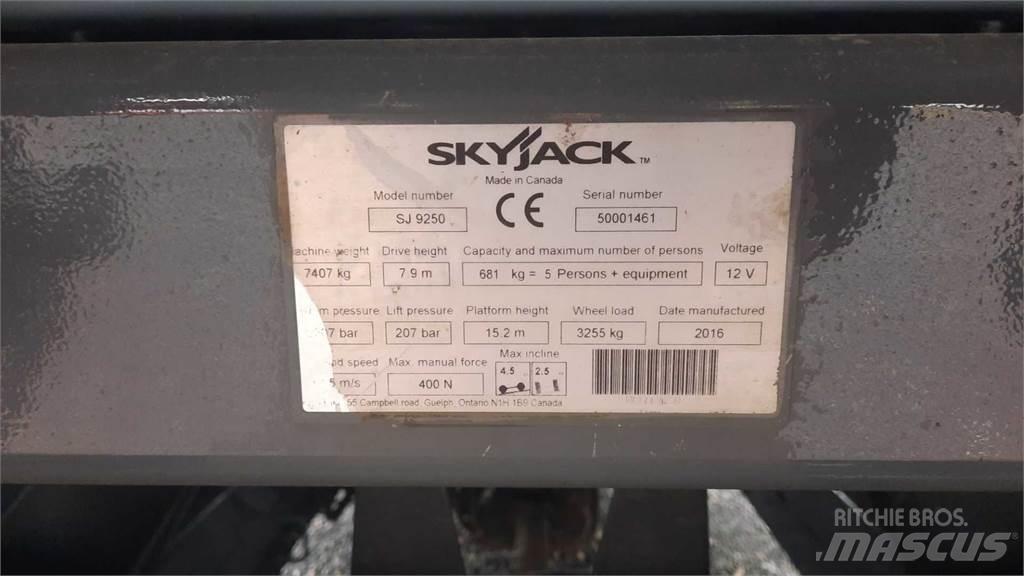 SkyJack 9250RT Nůžková zvedací plošina