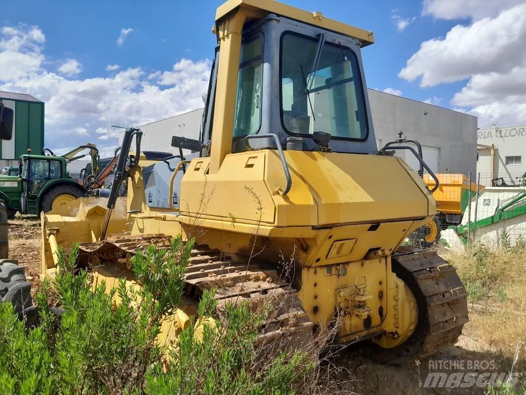 Komatsu D 65 E Pásové dozery