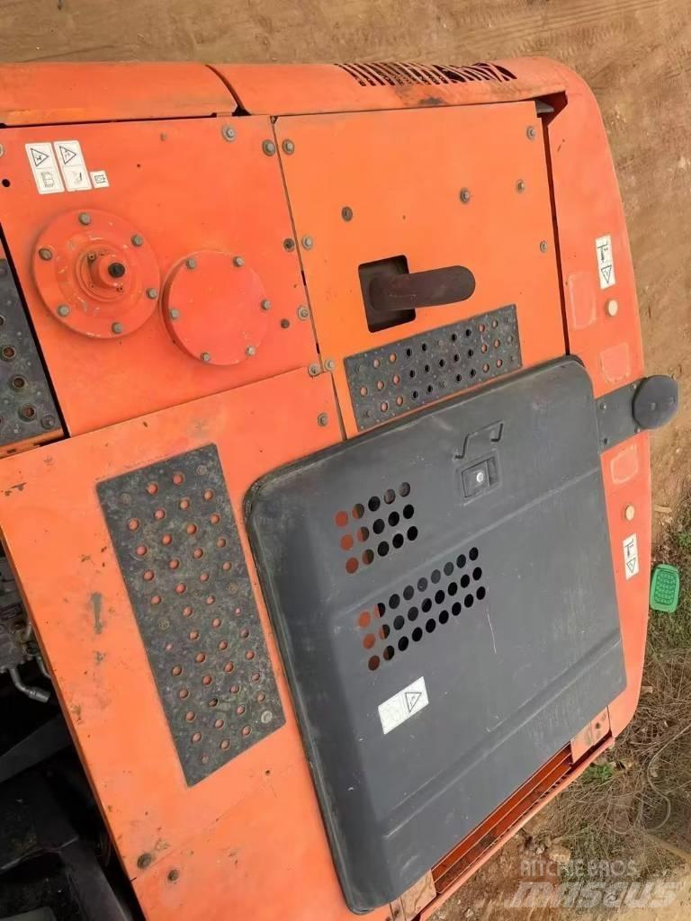 Hitachi ZX 200 Pásová rýpadla