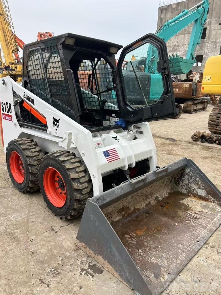 Bobcat S 130 Smykem řízené nakladače