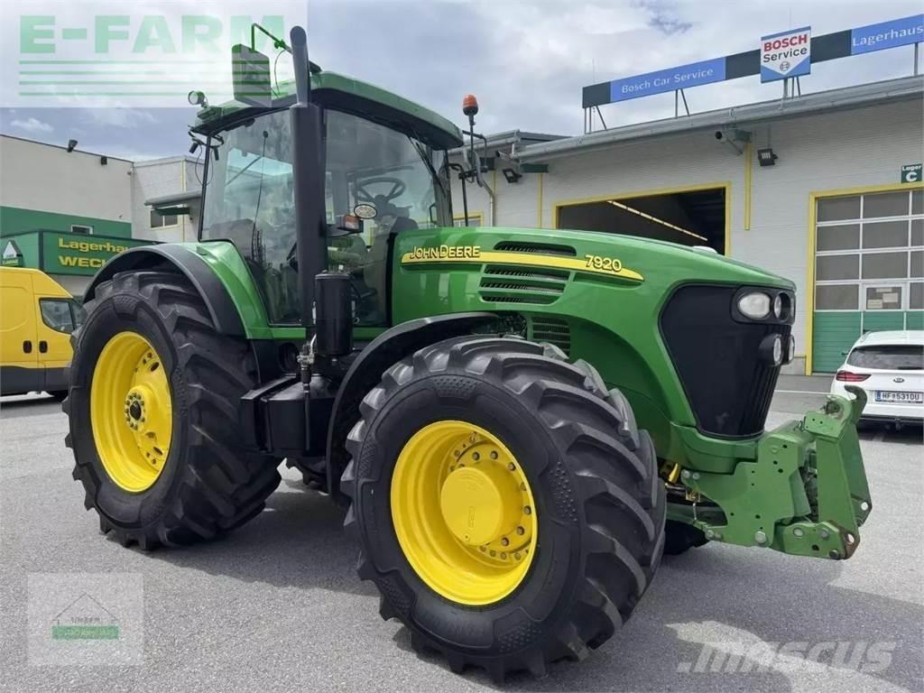 John Deere 7920 Traktory