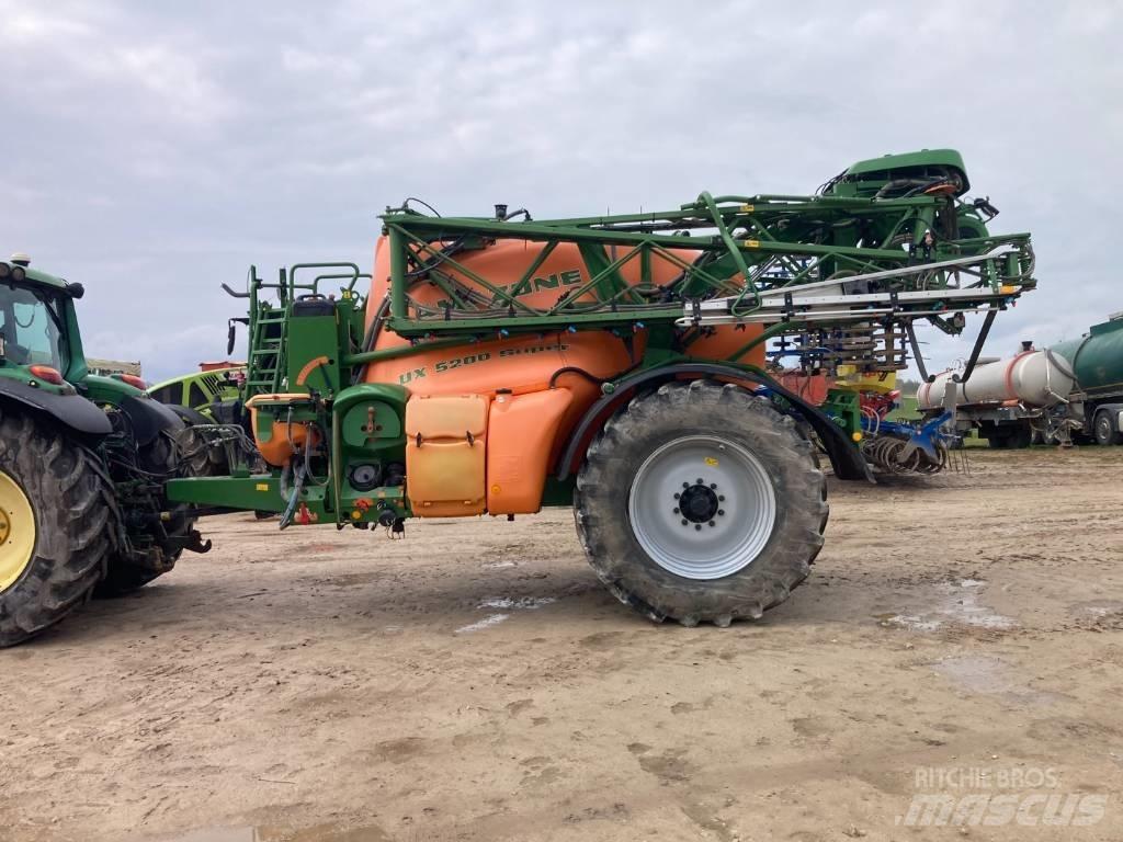 Amazone UX 5200 Tažené postřikovače