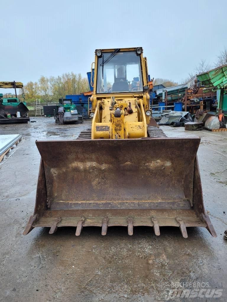 CAT 953 Pásové nakladače