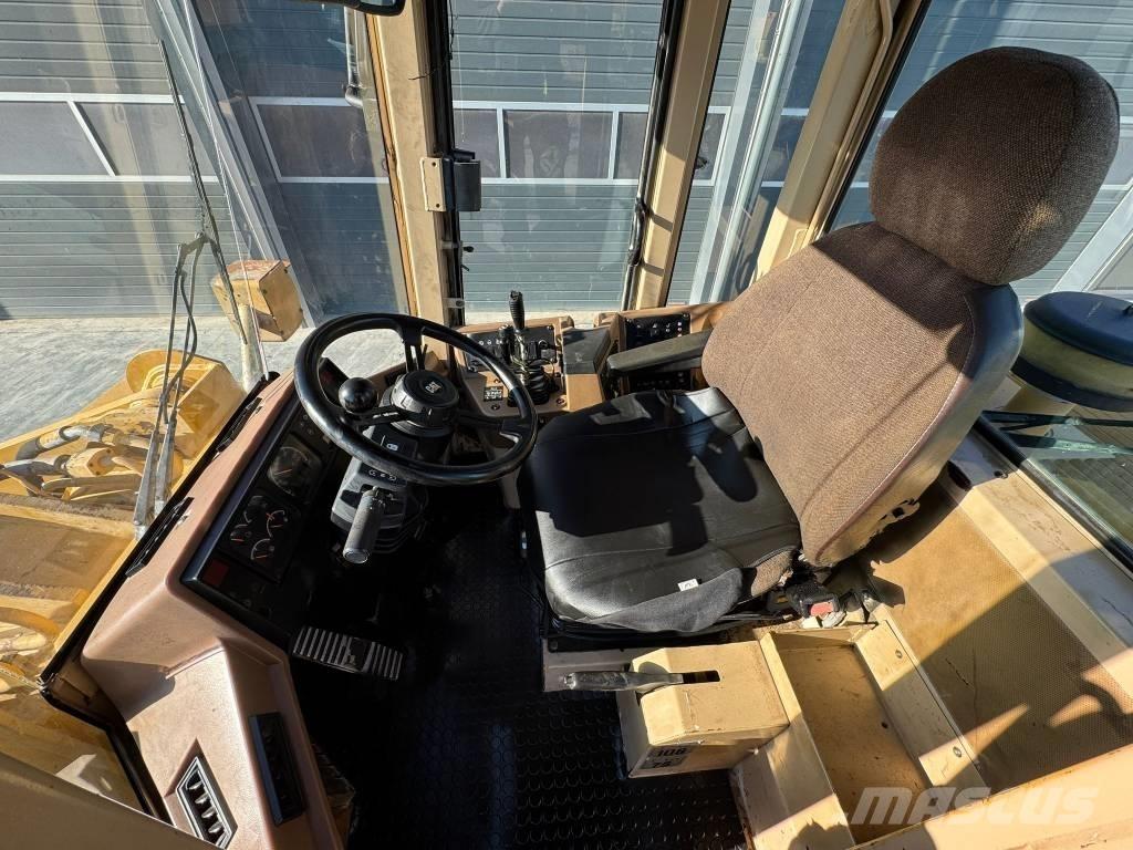 CAT 938 F Kolové nakladače