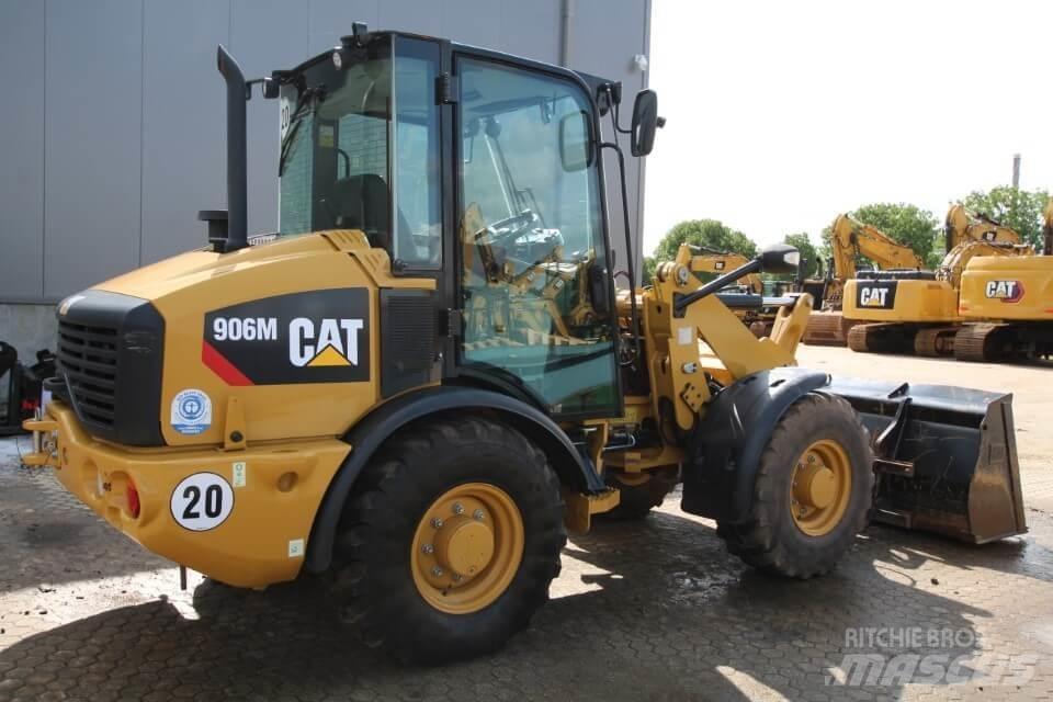 CAT 906M Kolové nakladače