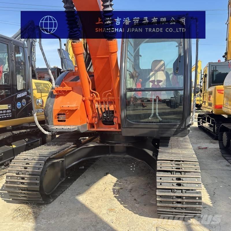 Hitachi ZX 135 Pásová rýpadla