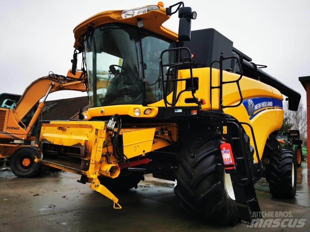 New Holland CX8070 Sklízecí mlátičky