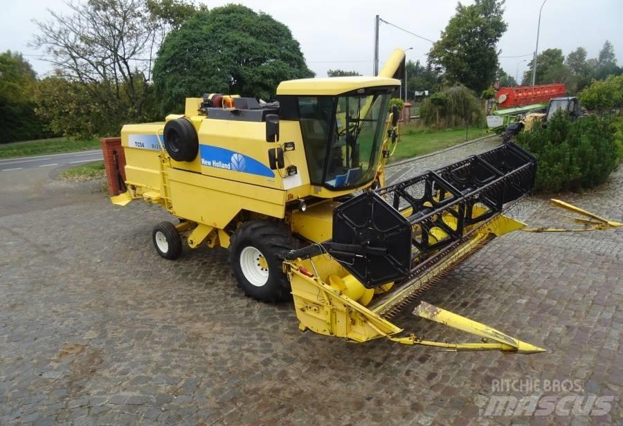 New Holland TC 54 Sklízecí mlátičky