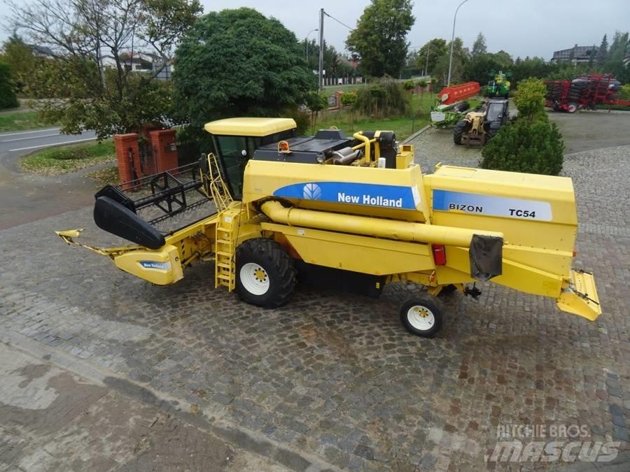 New Holland TC 54 Sklízecí mlátičky