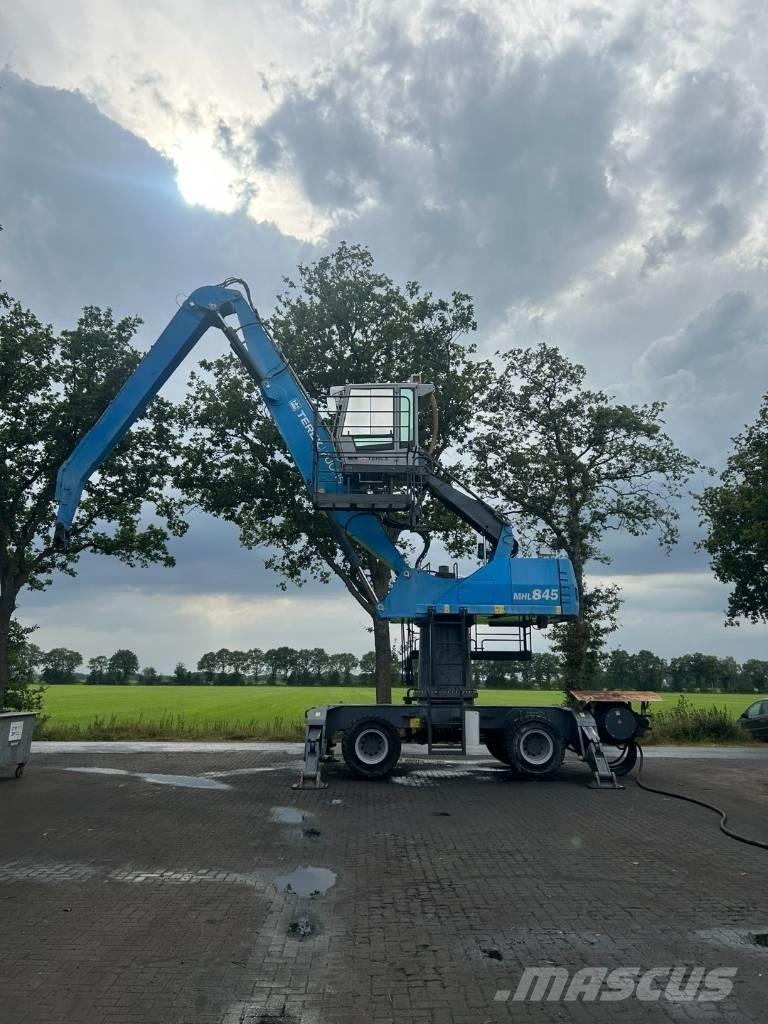 Fuchs 845 Stroje pro manipulaci s odpadem