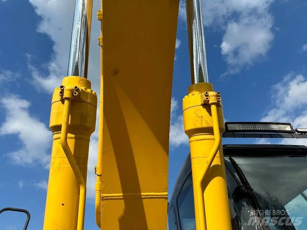 New Holland E215 Pásová rýpadla