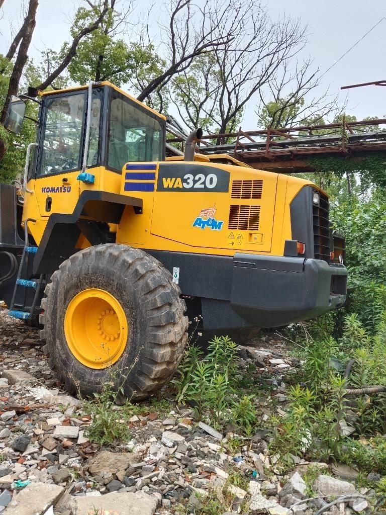 Komatsu WA320-5 Kolové nakladače