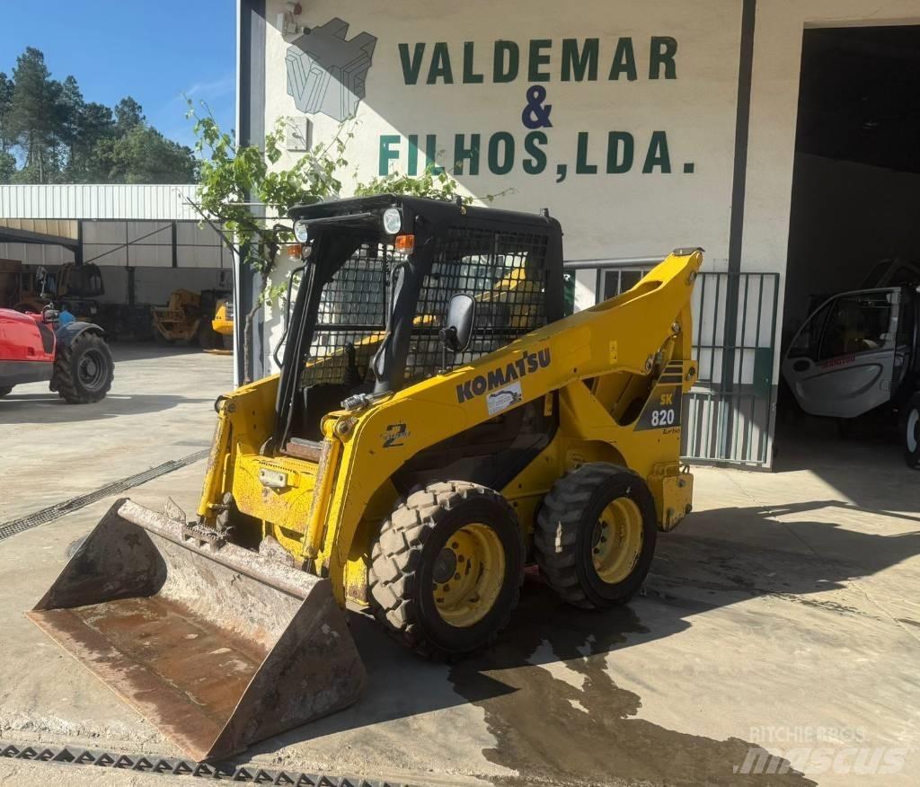 Komatsu SK 820-5 Smykem řízené nakladače