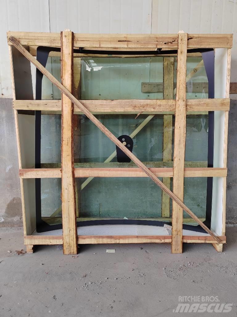 CLAAS Front window Kabiny a interiér