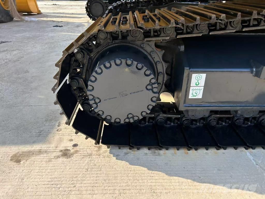 Komatsu 220 Pásová rýpadla