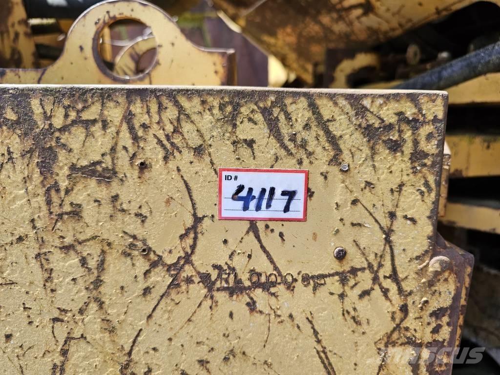 CAT 826 B Půdní kompaktory