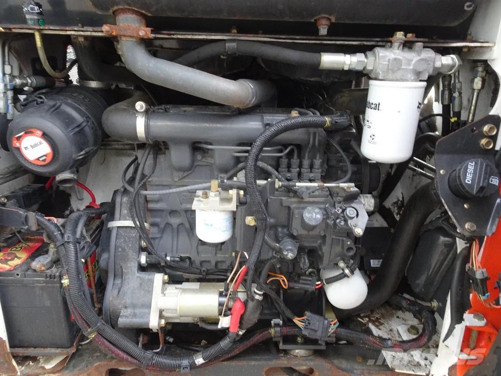 Bobcat T110 Smykem řízené nakladače