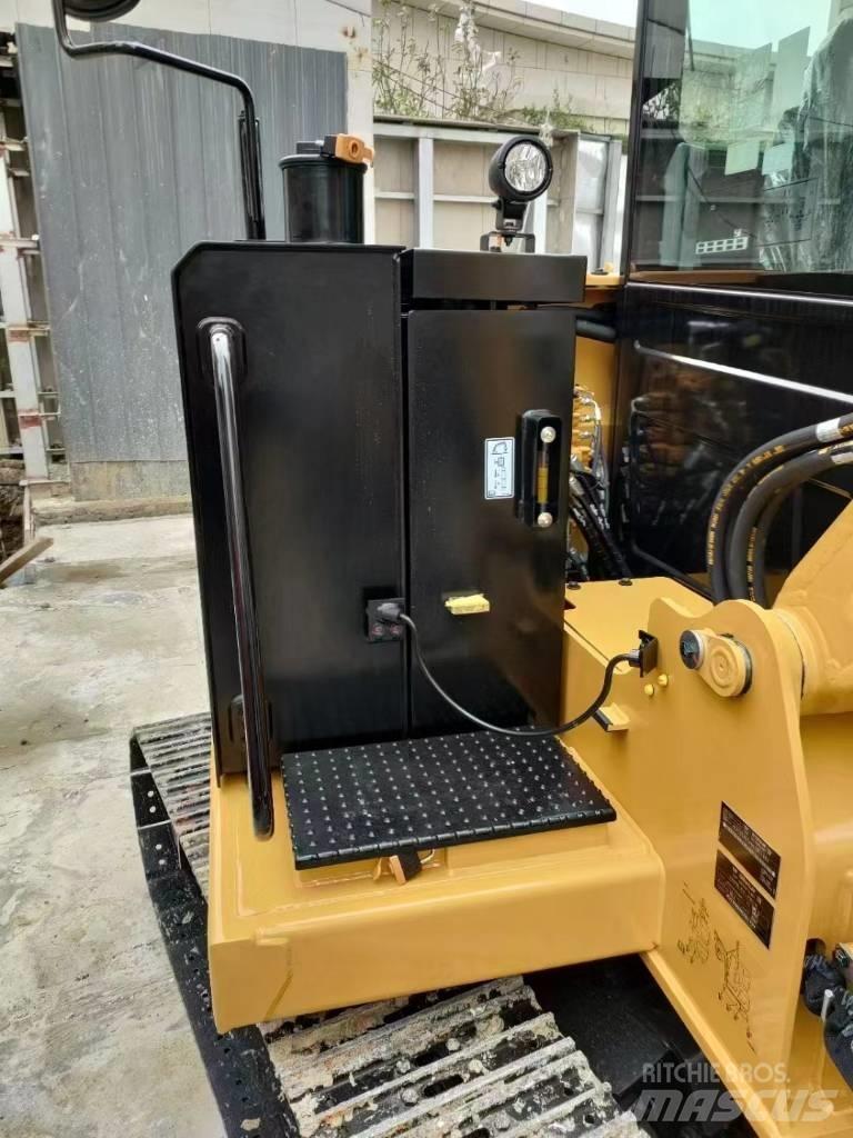 CAT 305.5 Mini rýpadla < 7t
