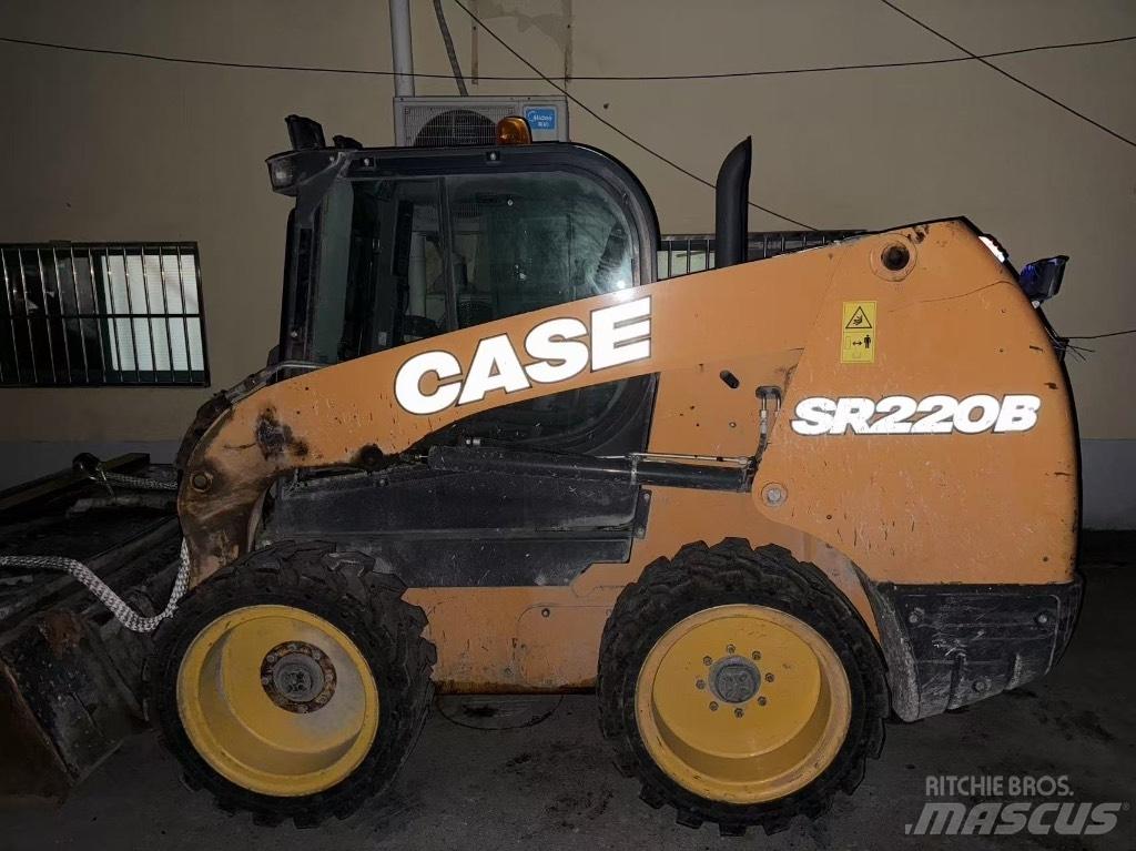 CASE SR 220B Smykem řízené nakladače