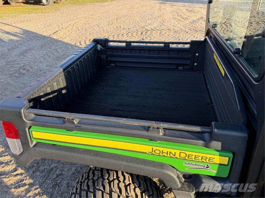 John Deere 835M Další