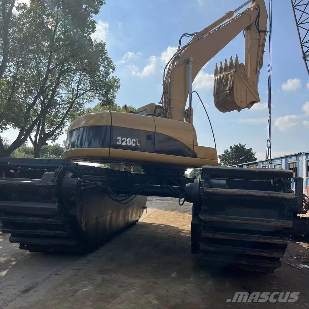 CAT 320 C Obojživelná rypadla