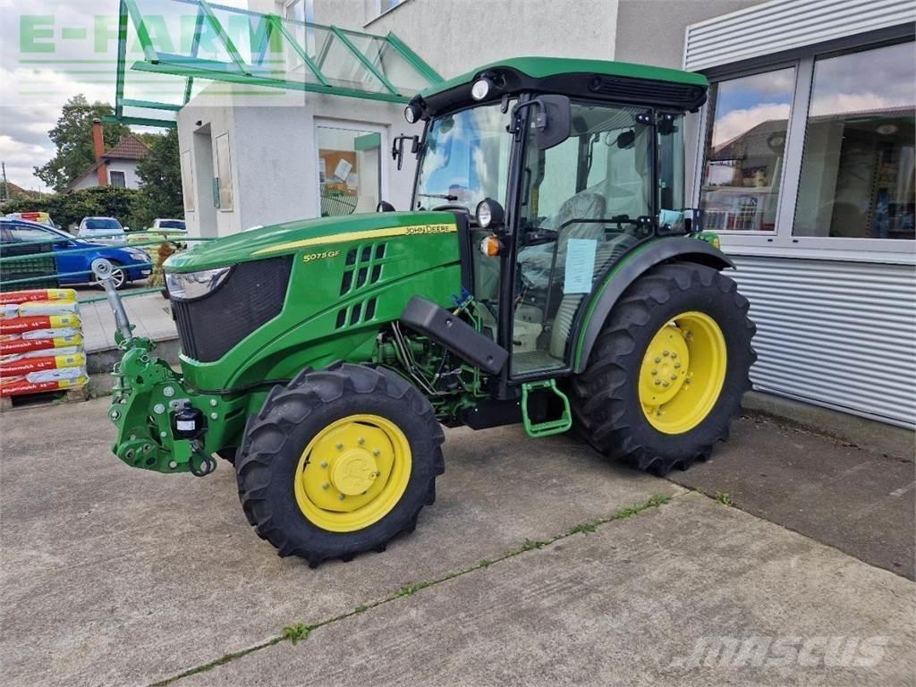John Deere 5075 GF Traktory