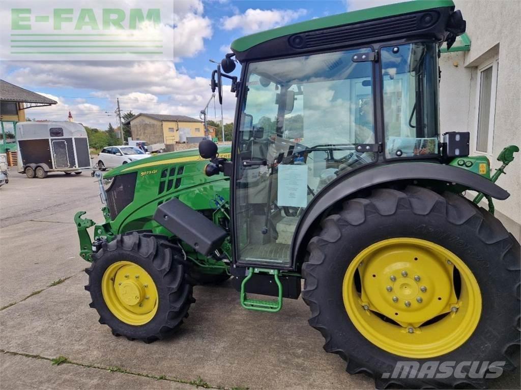 John Deere 5075 GF Traktory