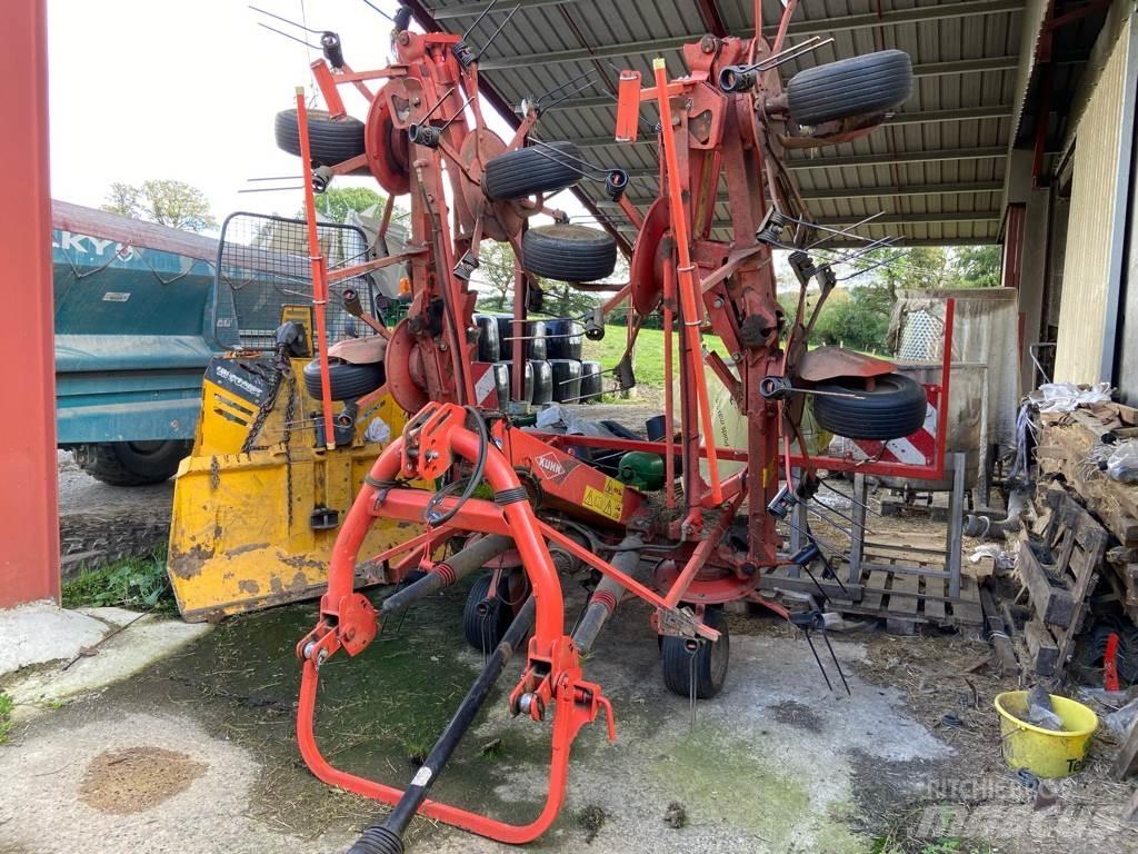 Kuhn GF8702 Obraceče a shrabovače sena