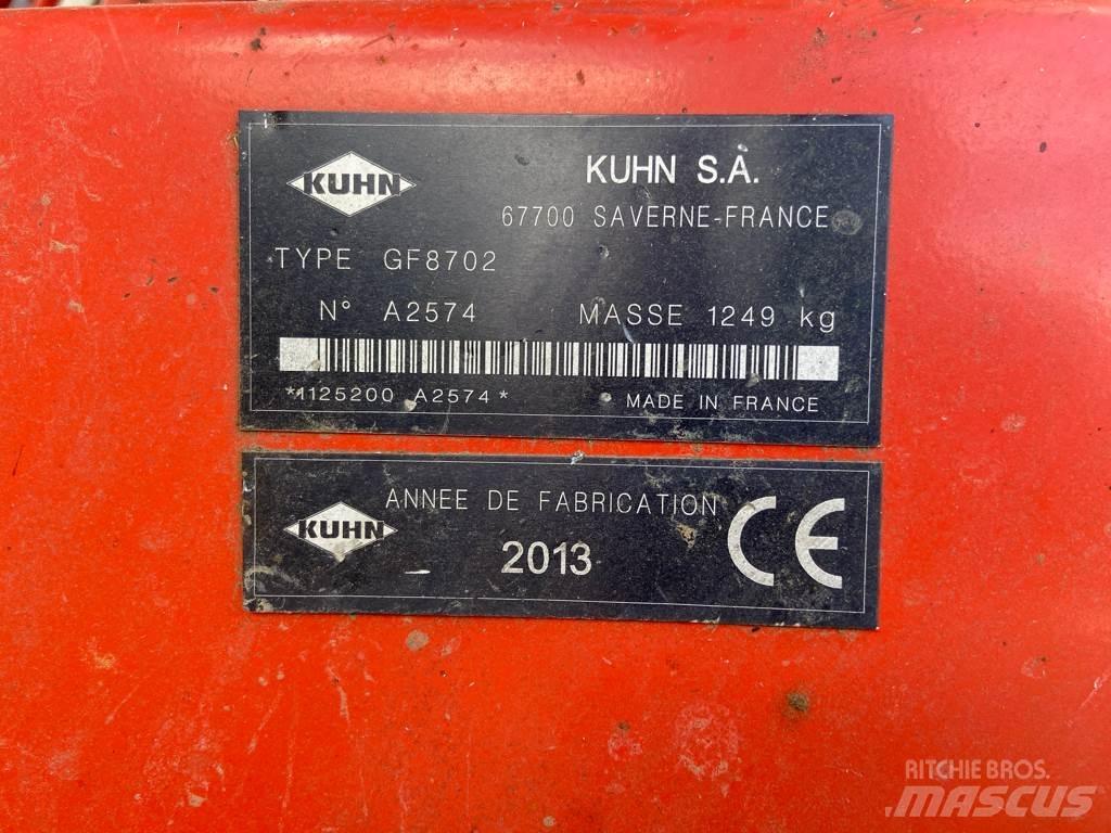 Kuhn GF8702 Obraceče a shrabovače sena