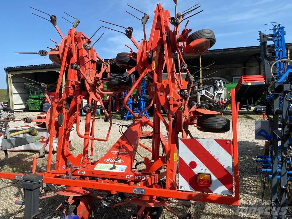 Kuhn GF8702 Obraceče a shrabovače sena