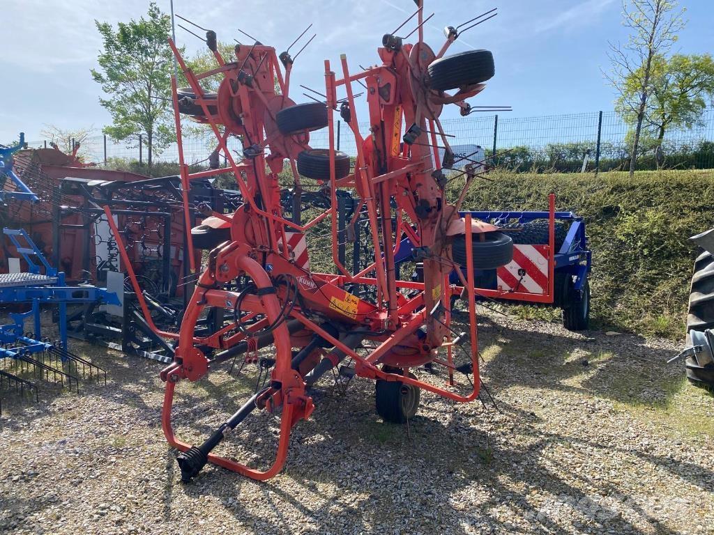 Kuhn GF8702 Obraceče a shrabovače sena