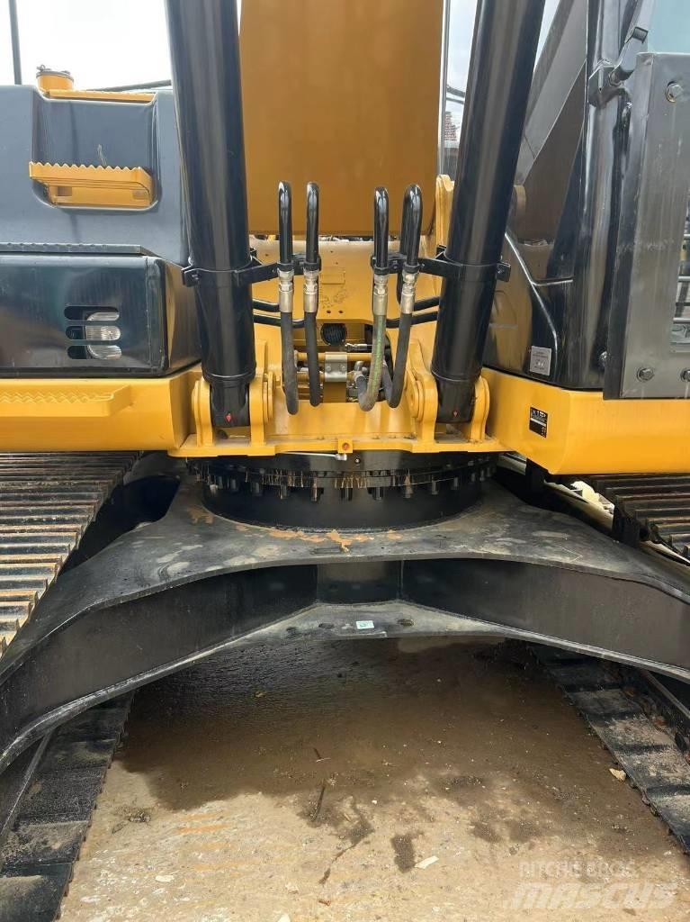 CAT 320 Pásová rýpadla