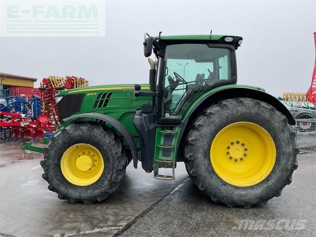 John Deere 6210R Traktory