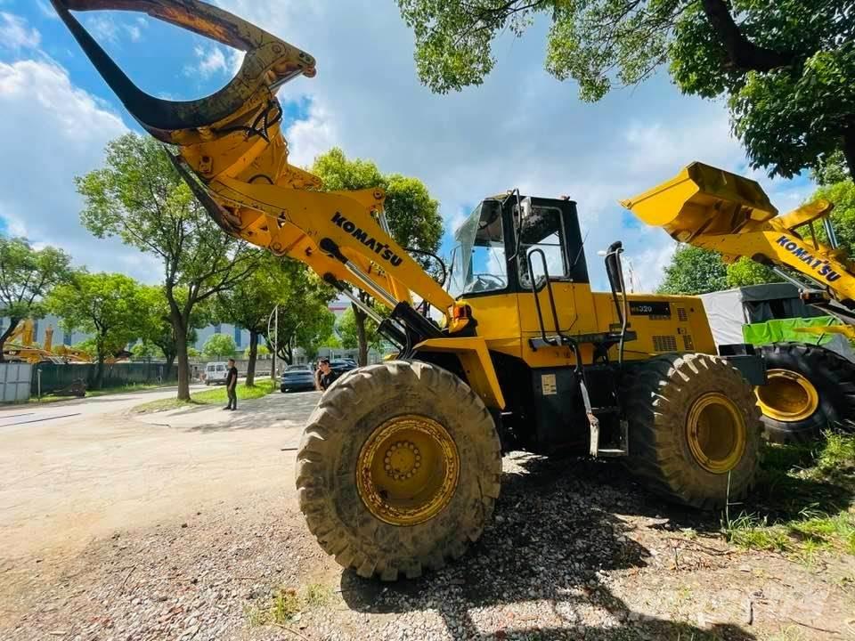 Komatsu WA320 Kolové nakladače