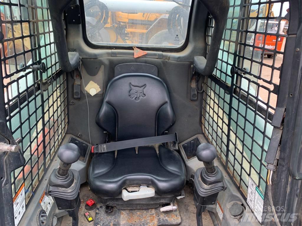 Bobcat S 740 Smykem řízené nakladače