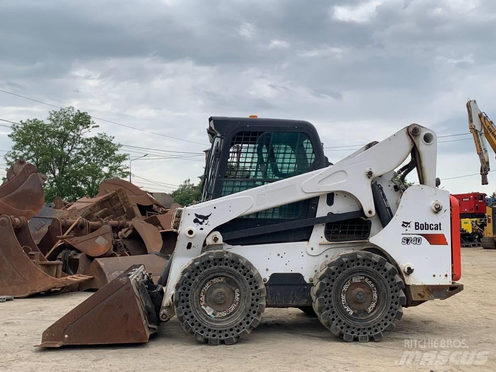 Bobcat S 740 Smykem řízené nakladače