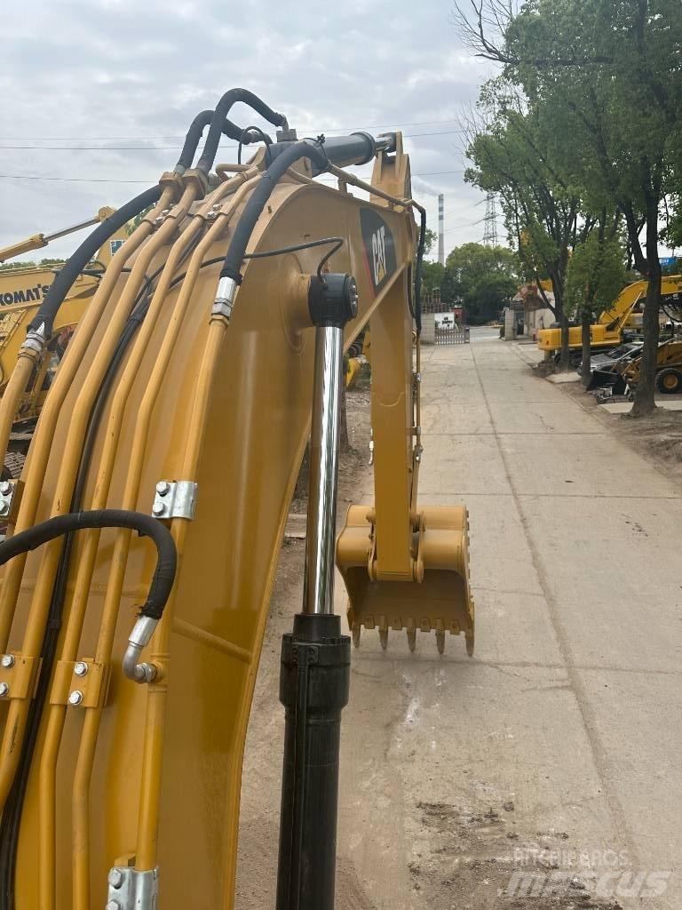 CAT CAT330D Midi rýpadla 7t - 12t