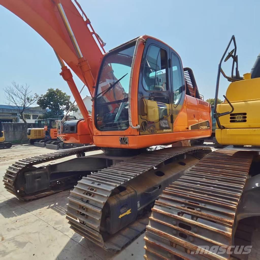 Doosan DX225LC-9C Pásová rýpadla