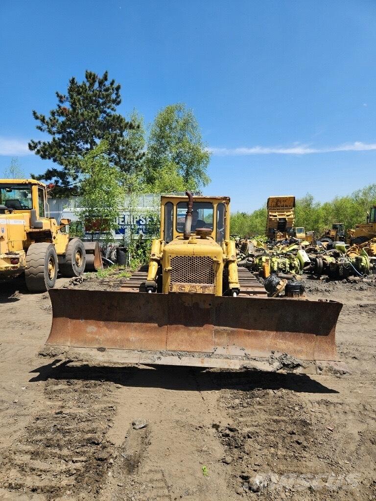 CAT D 6 Pásové dozery