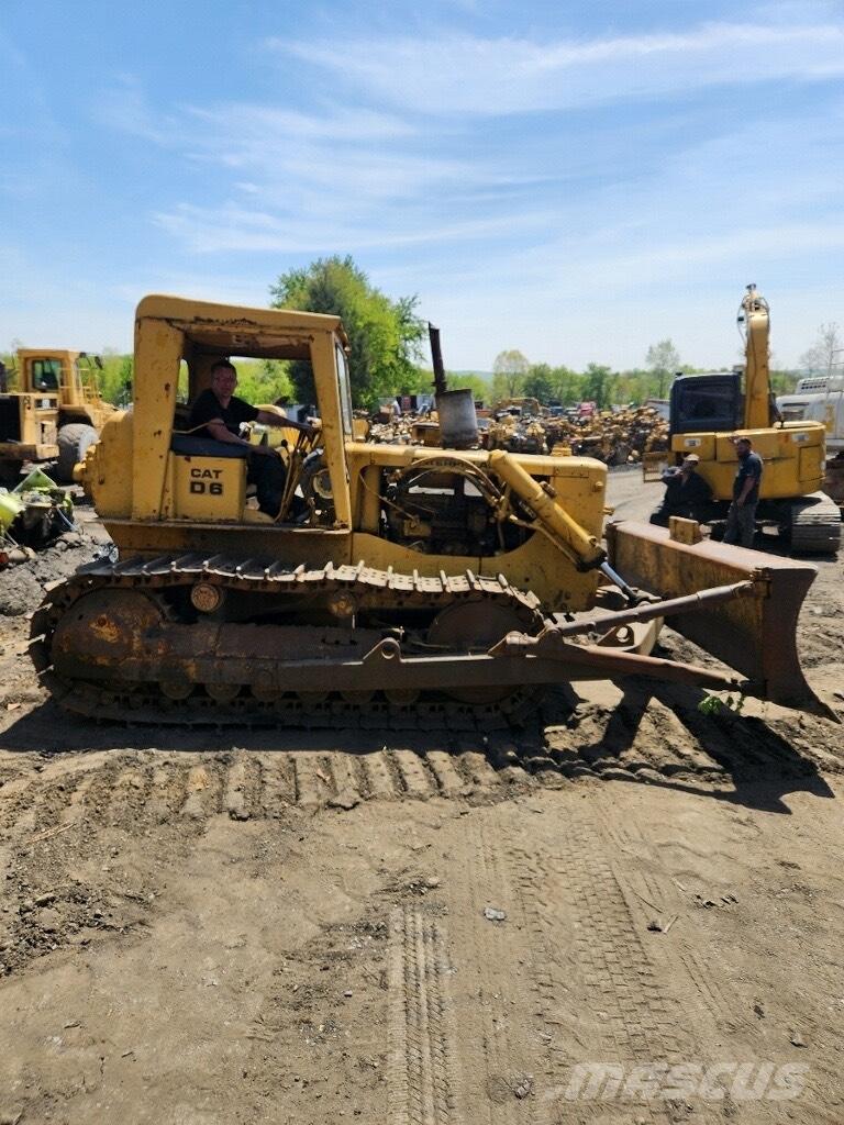 CAT D 6 Pásové dozery