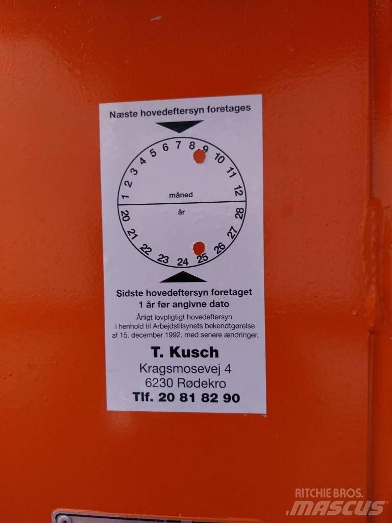 JLG 1230 ES Vertikální sloupové výtahy