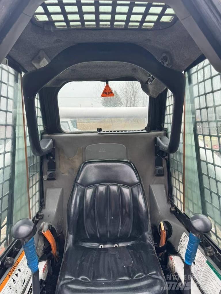 Bobcat S 300 Smykem řízené nakladače