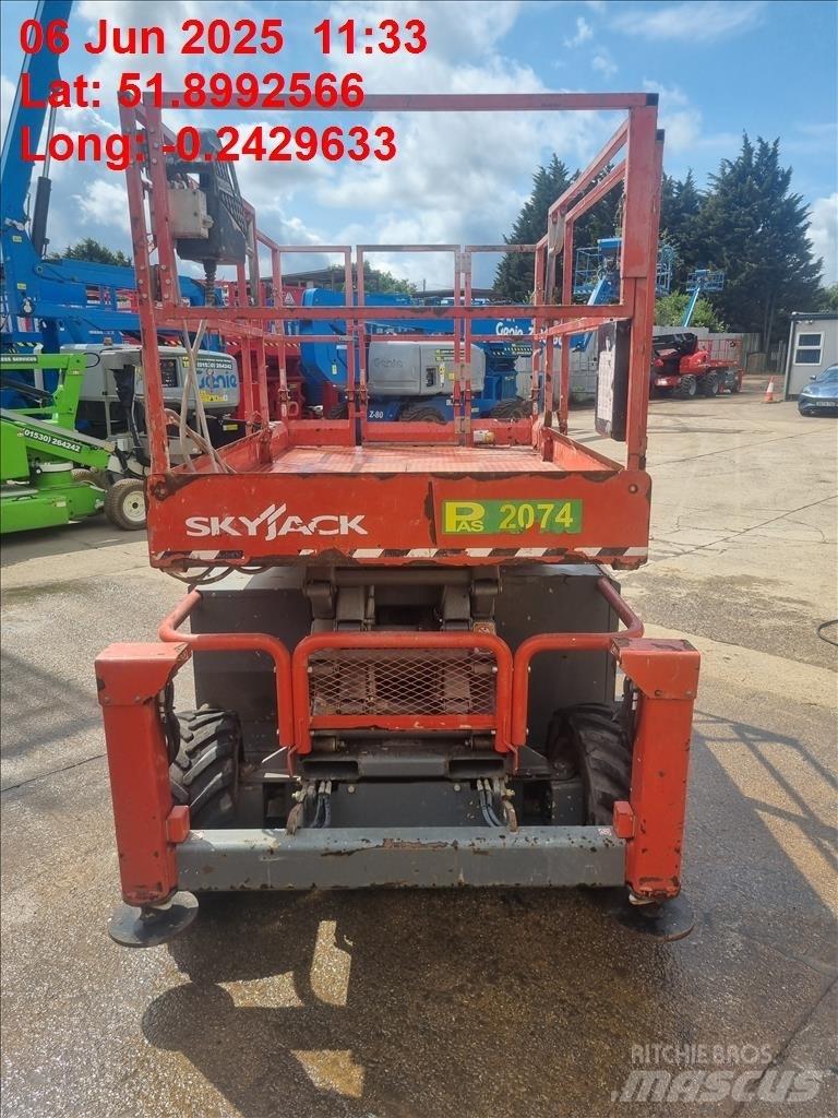 SkyJack SJ 6832 RT Nůžková zvedací plošina