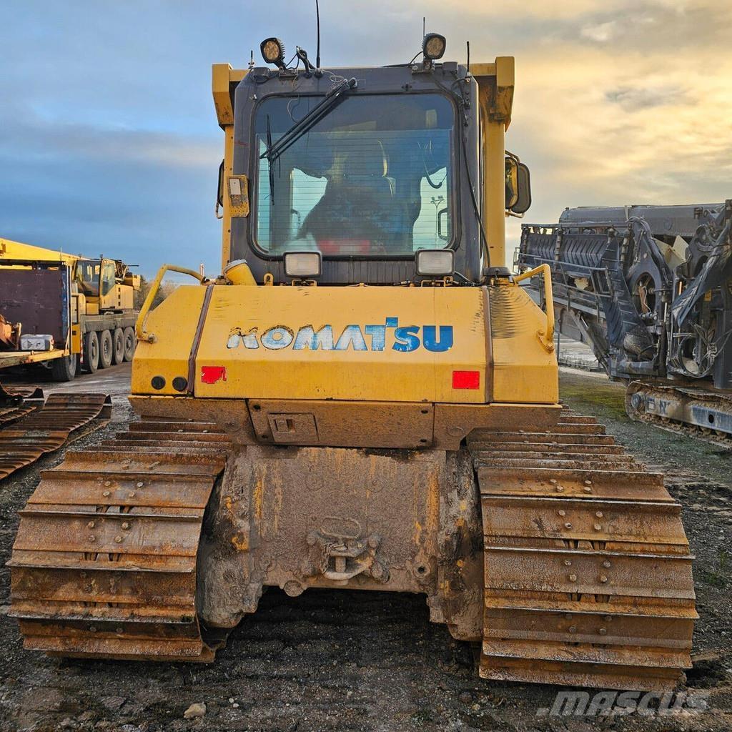 Komatsu D61PX-15F0 Pásové dozery