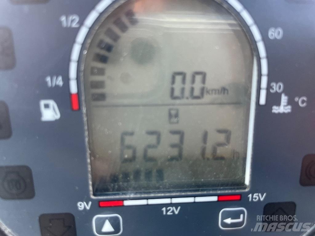 Nilfisk CR 3500 Zametací stroje