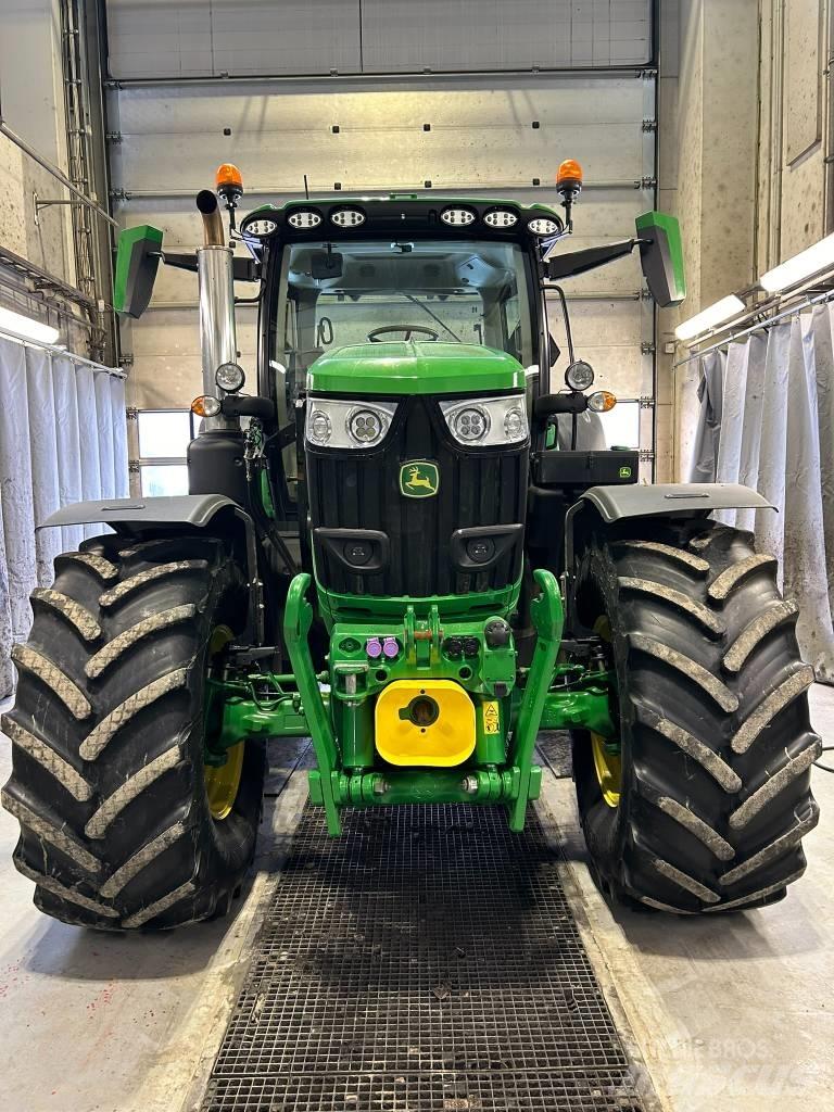 John Deere 6R 215 Traktory