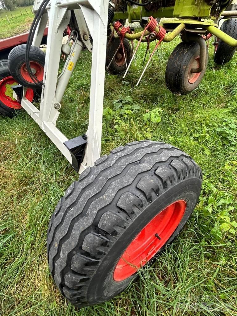 CLAAS VOLTO 1100T Obraceče a shrabovače sena