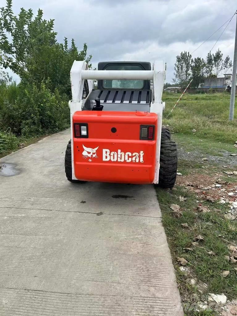 Bobcat S 300 Smykem řízené nakladače